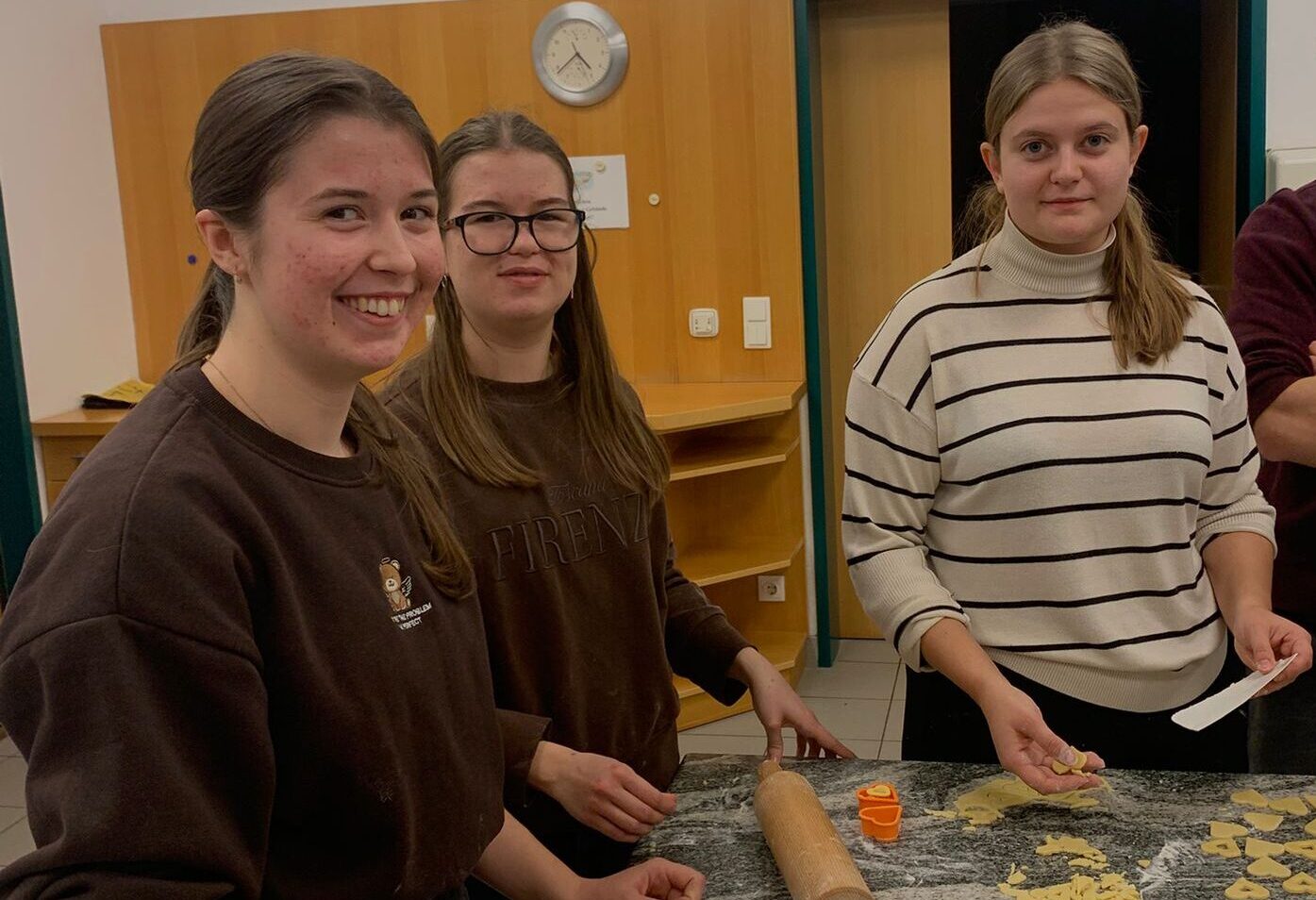 Schüler*innen backen für den guten Zweck