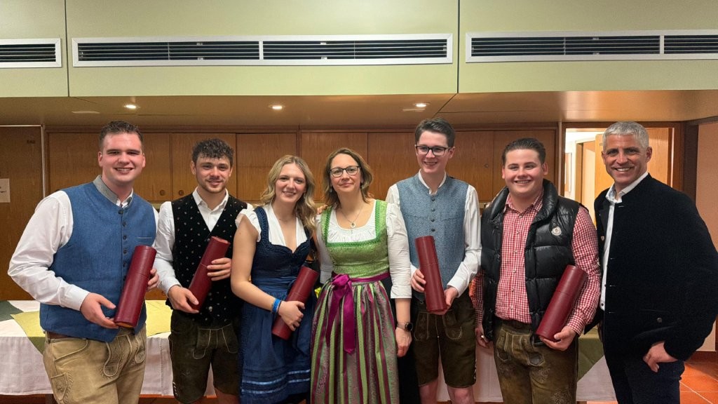 Urkunden Staatlich geprüfte*r Weinmanager*in verliehen